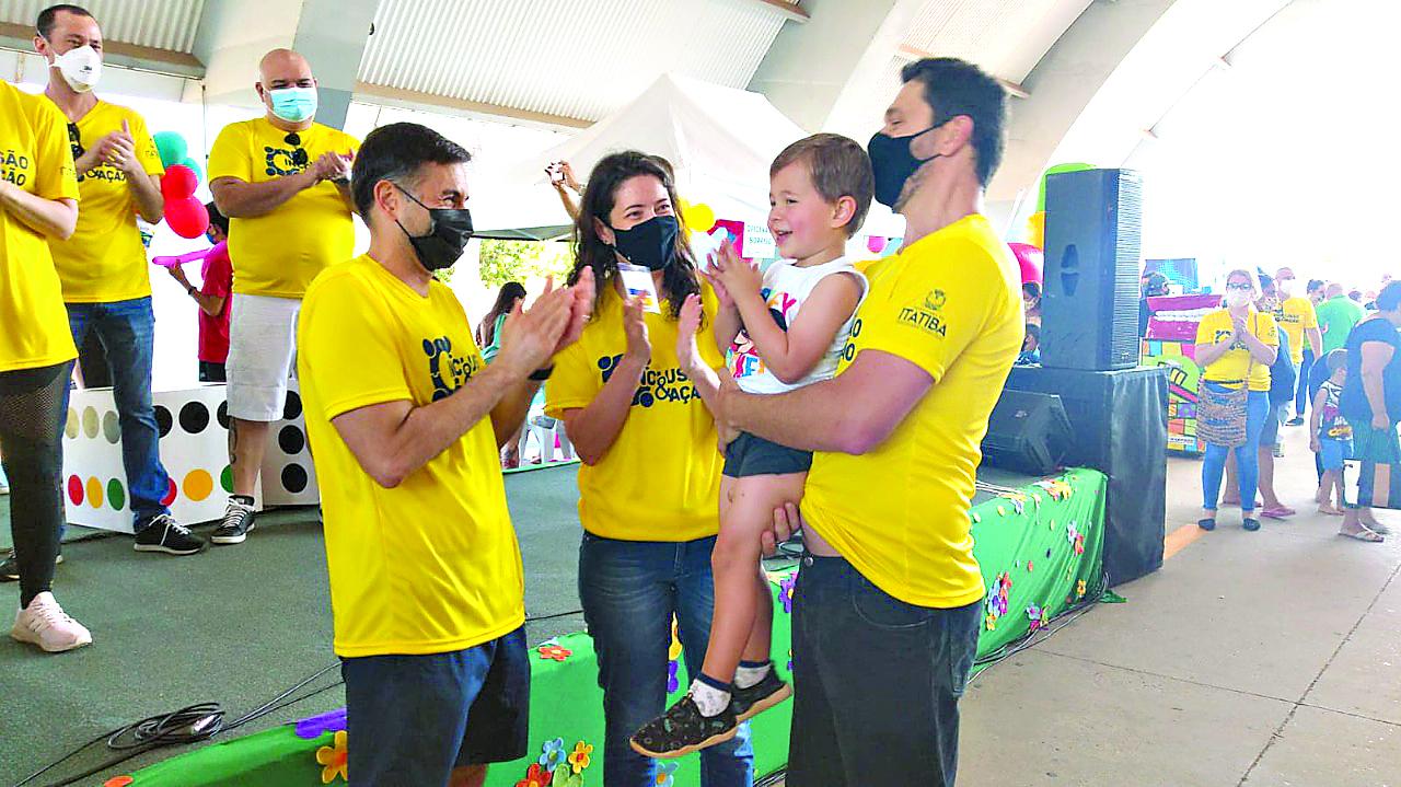 Itatiba entrega primeira carteirinha de identificação do autista   